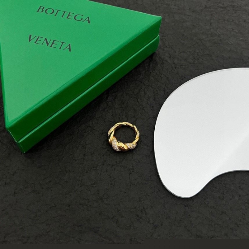 Bo*te*ga venenta rings